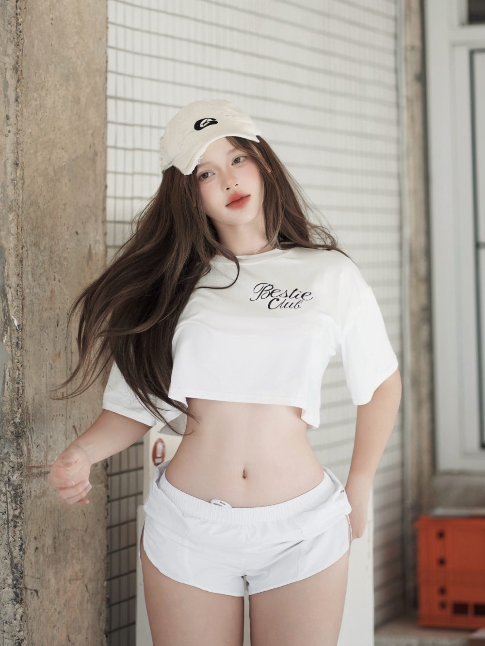 PRETTY GIRLS CROP TOP