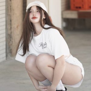 PRETTY GIRLS CROP TOP